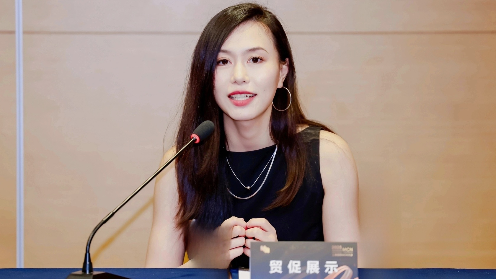 上海贸促展览展示有限公司项目总监,周尤子女士