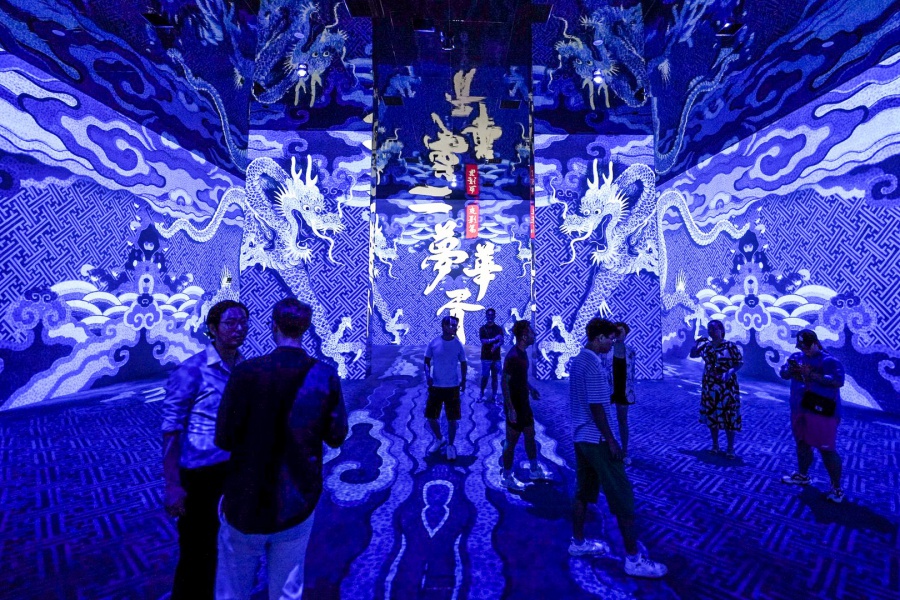 光廷：以光为舟，重译东方的世界叙事