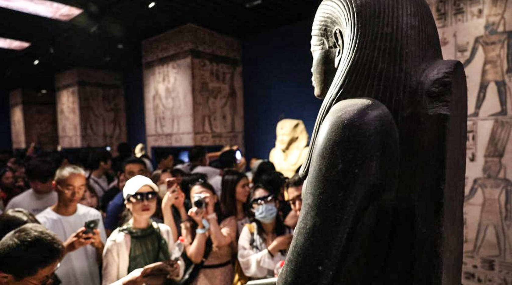 上博埃及展排队人潮（来源：新华网）